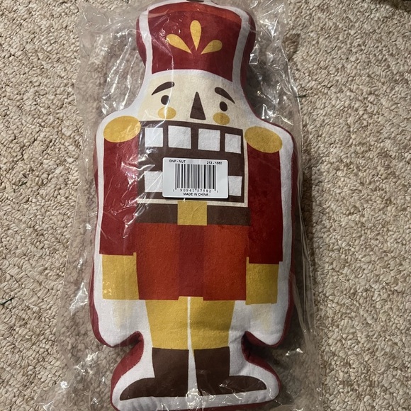 Large Nutcracker
Pillow Decor - Picture 3 of 4